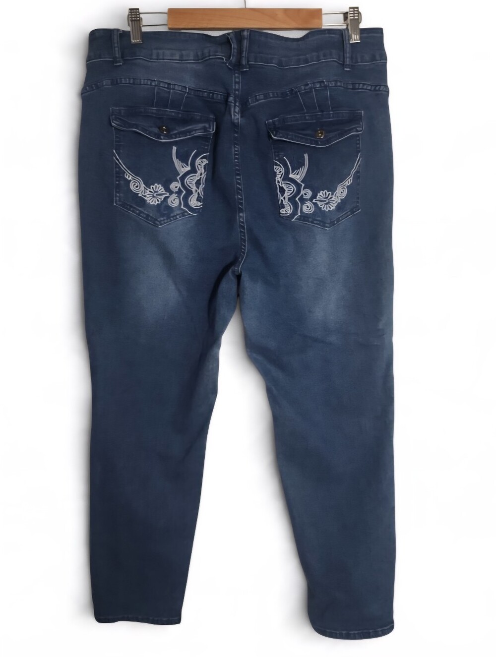 Beyond Us Women's Blue  Embroidered Back Pocket Jeans